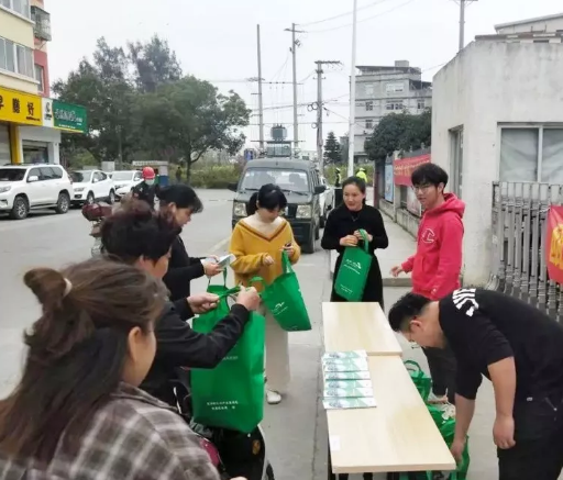 居民和企業(yè)對(duì)光伏發(fā)電缺乏了解當(dāng)?shù)匕l(fā)展局幫忙(圖1) 分布式光伏屋頂發(fā)電